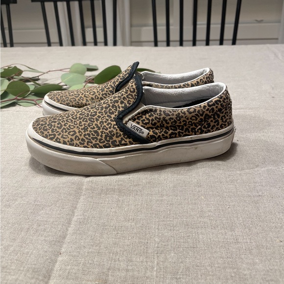 Cheetah Kids Vans - Picture 2 of 5